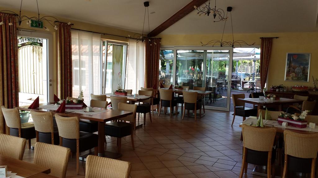 Hotel Restaurant Am Pfauenhof Quakenbrück Exteriör bild