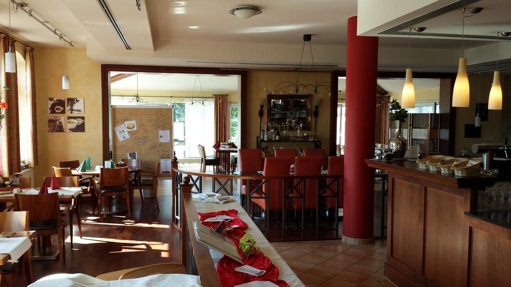 Hotel Restaurant Am Pfauenhof Quakenbrück Exteriör bild