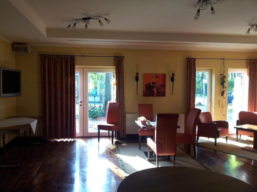Hotel Restaurant Am Pfauenhof Quakenbrück Exteriör bild